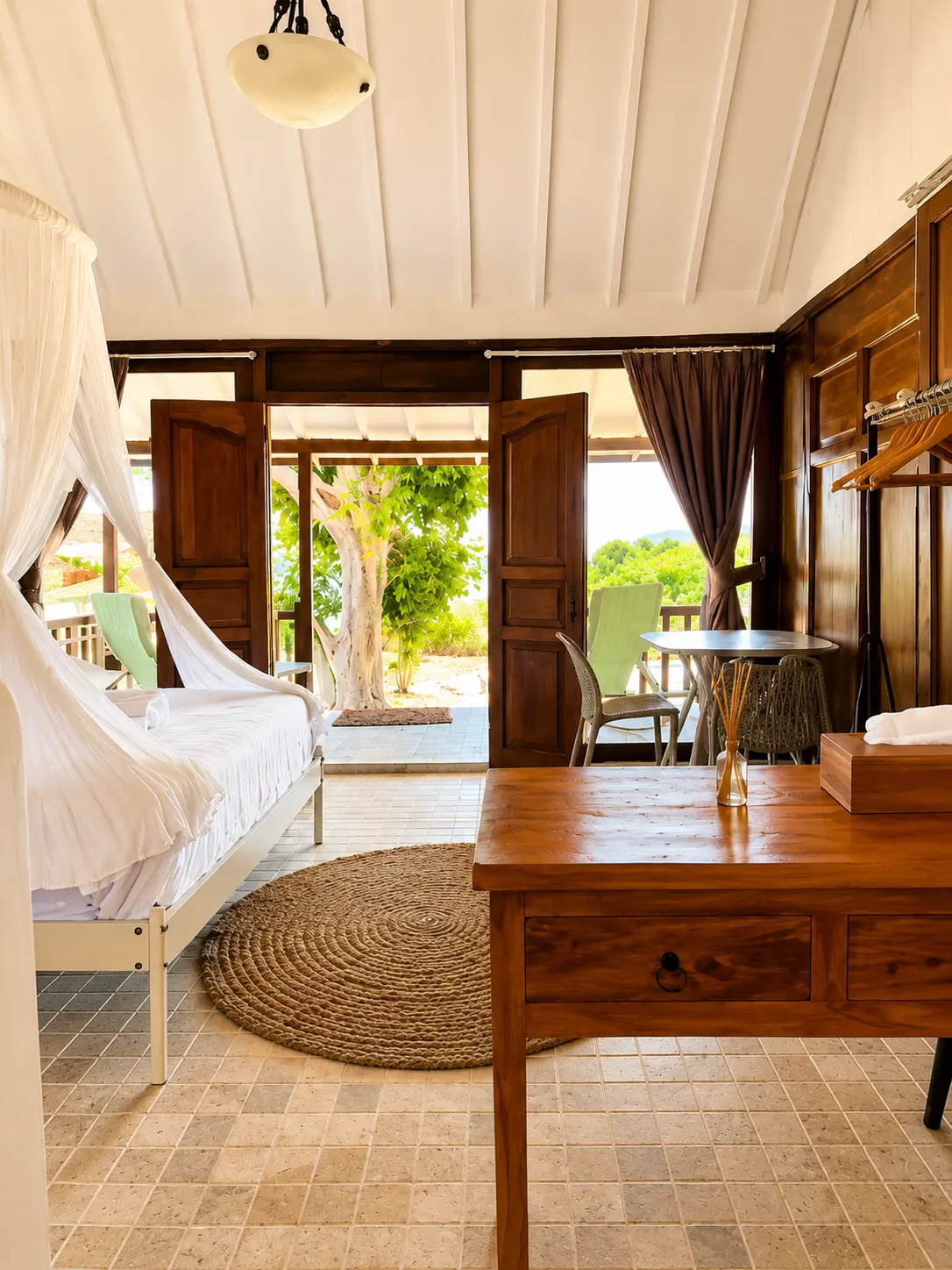 Bedroom opening onto private terrace