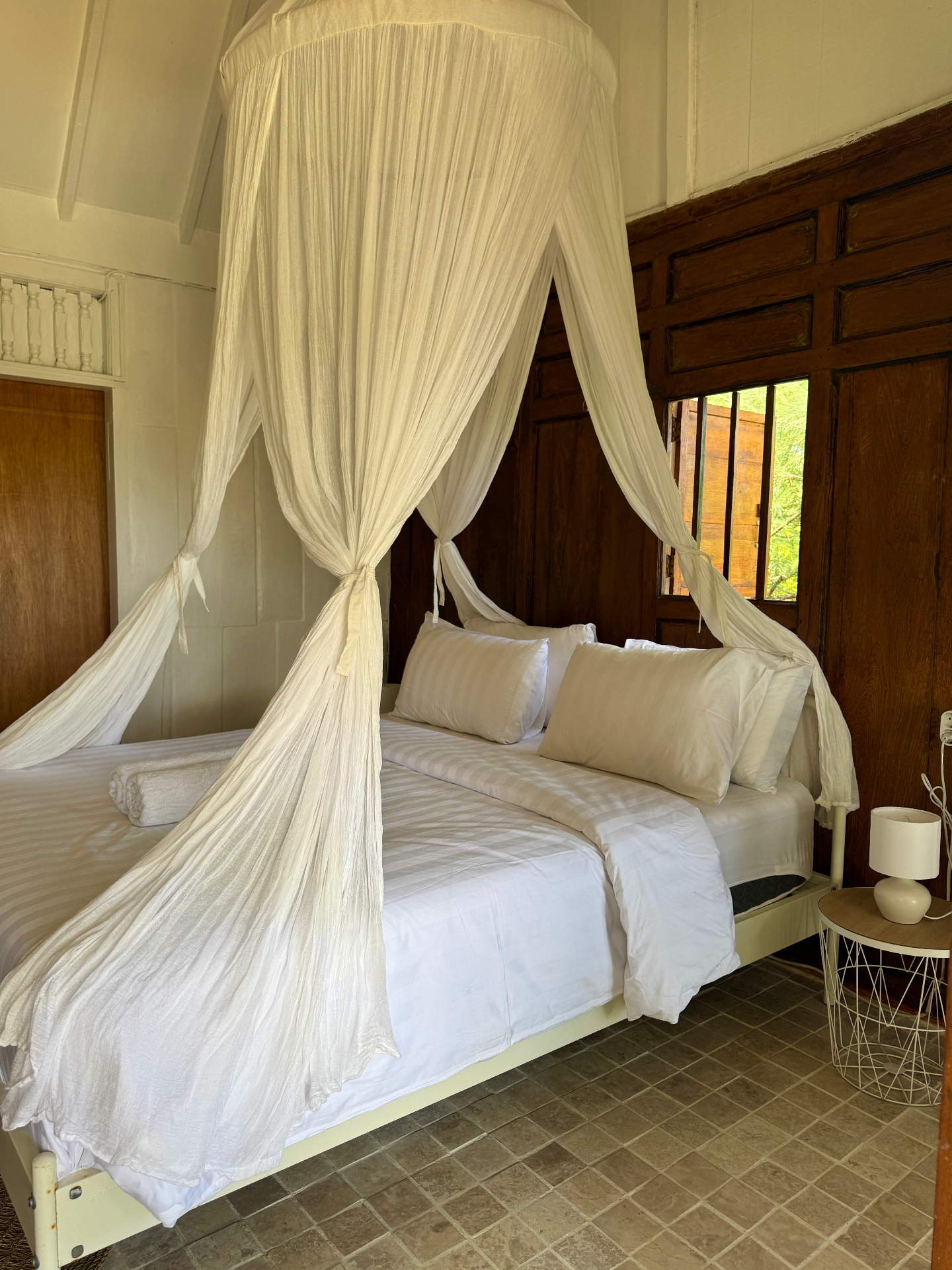 Bedroom with canopy bed
